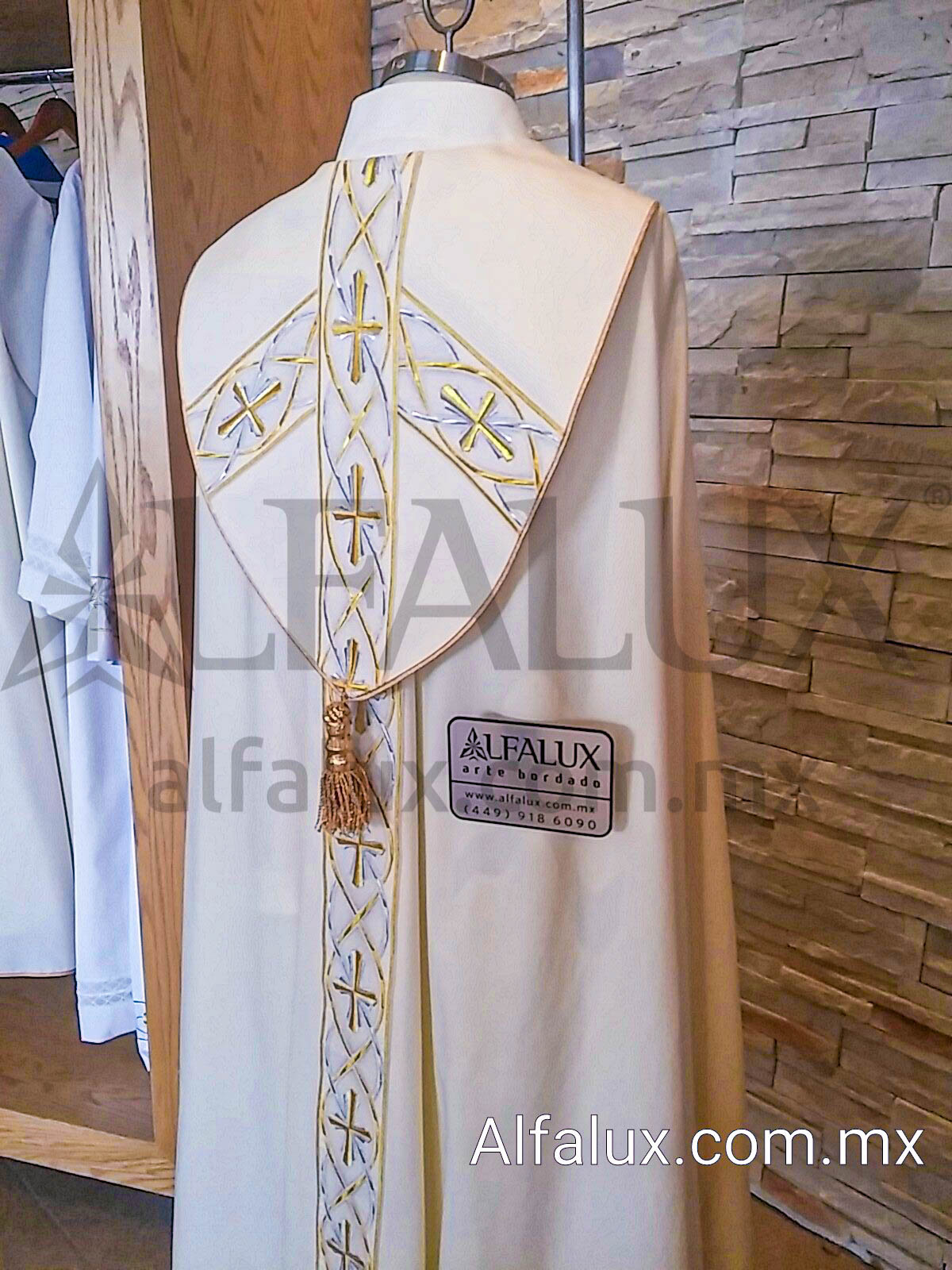 13 REINO Blanco Capa Brocado 350